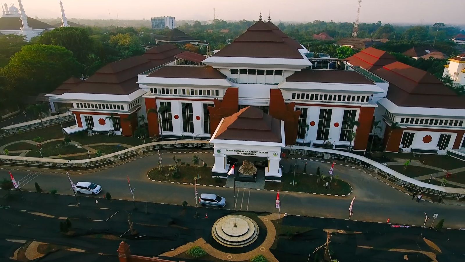 Tonjolkan Kebudayaan Lokal, Pembangunan Gedung DPRD Banten Mendapat ...